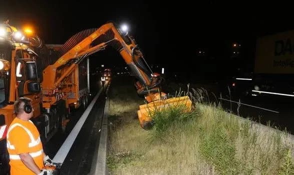 Поліція встановлює особу водія, який згорів у нічній ДТП у Києві