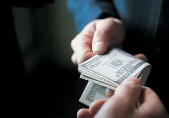 Задержанного на взятке работника столичного главка СБУ отстранили до 24 сентября