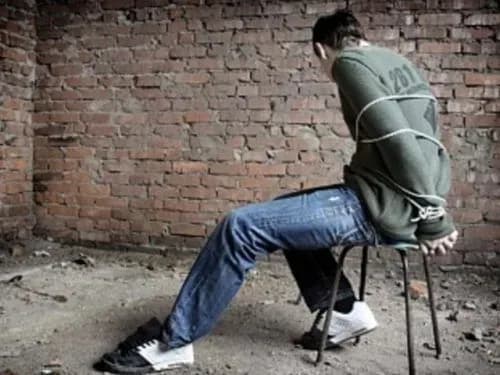 Під Києвом понад 20 осіб лікували проти їх волі