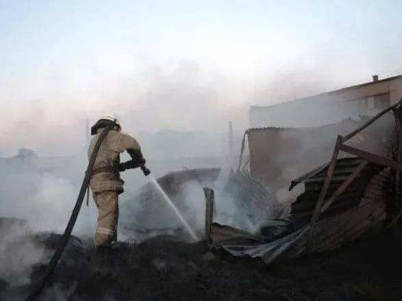 У Запоріжжі горіли автомобільні шини на підприємстві з переробки гуми