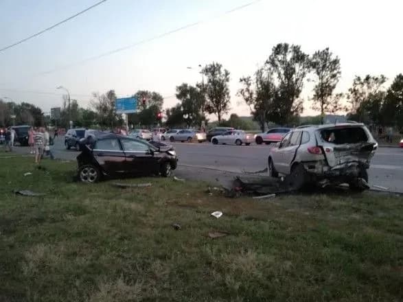 На столичних Березняках сталося ДТП за участю 4 автомобілів