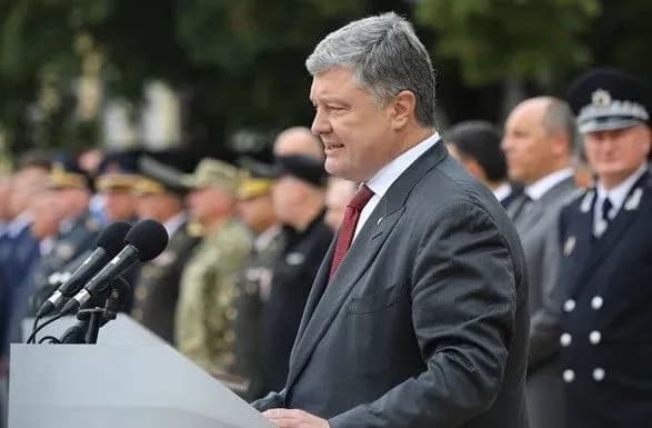 Порошенко нагородив п’ятьох іноземців орденом "За заслуги"