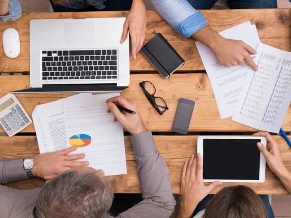 Що зміниться для українців з вересня: перехід на "цифру", пакунки малюка та нова школа