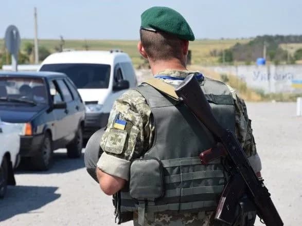 КПВВ "Новотроїцьке" відновив роботу після ліквідації пожежі поблизу