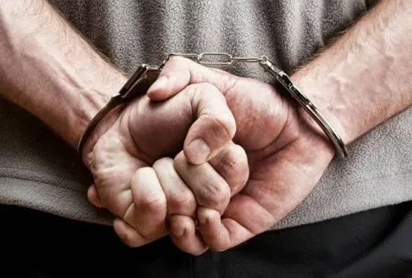 Громадянин Молдови намагався в шкарпетках провезти через кордон препарат для омолодження