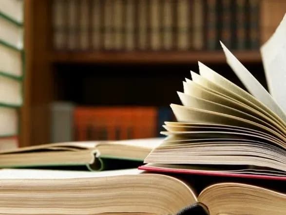 МОН планує до жовтня доставити у школи підручники для першокласників