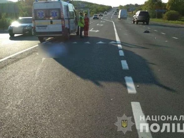 На Закарпатті 15-річна дівчинка загинула під колесами авто: водій втік