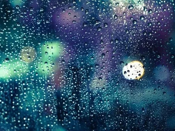 Справжня осінь: синоптики попередили про сильні дощі