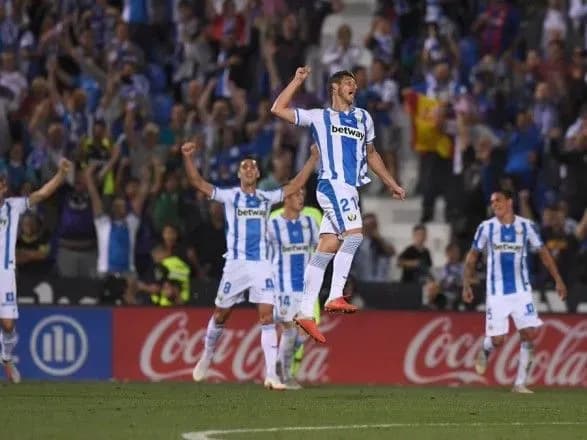 Клуб Луніна завдав "Барселоні" першої поразки в Прімері