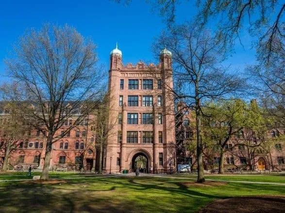 ЗМІ: США почали розслідування випадків можливої расової дискримінації в Єлі