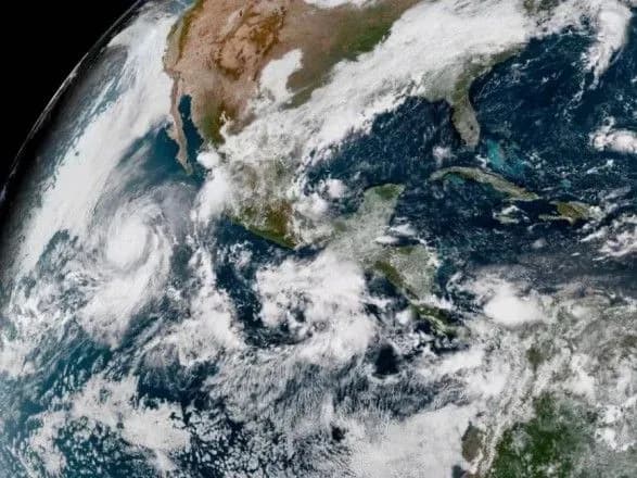 Ураган "Роза" посилився у Тихому океані