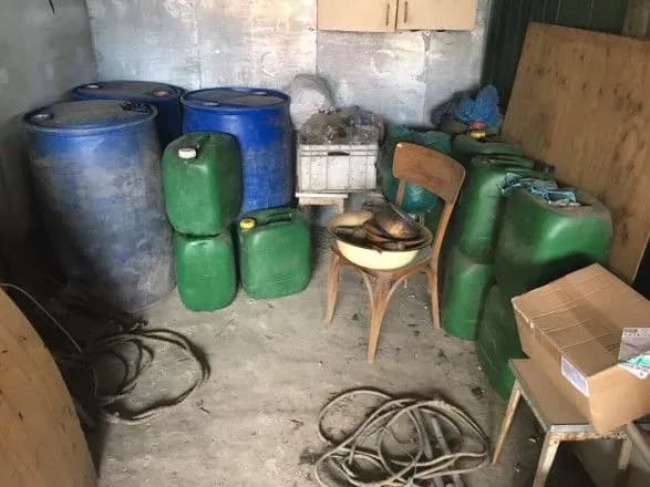 Вінницькі прокурори показали, в яких умовах розливали контрафактну “Finlandia”