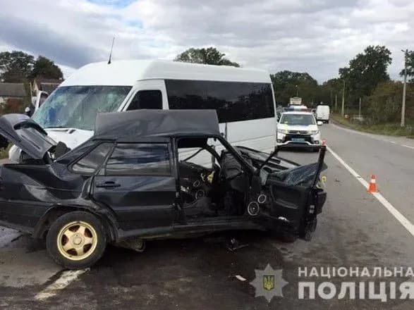 На Прикарпатті автобус з пасажирами потрапив у ДТП: восьмеро травмованих