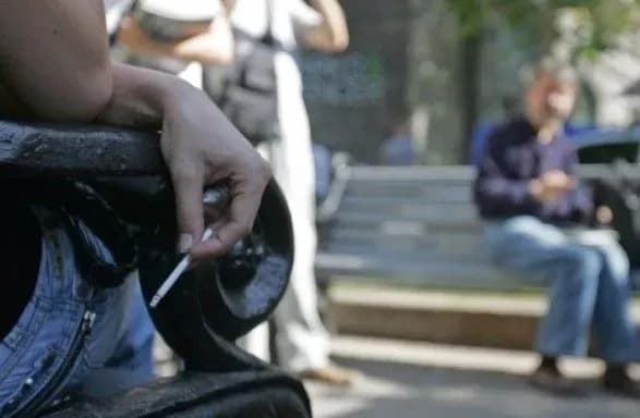 Депутати запевнили, що голосуватимуть за обмеження продажу алкоголю і тютюну молоді