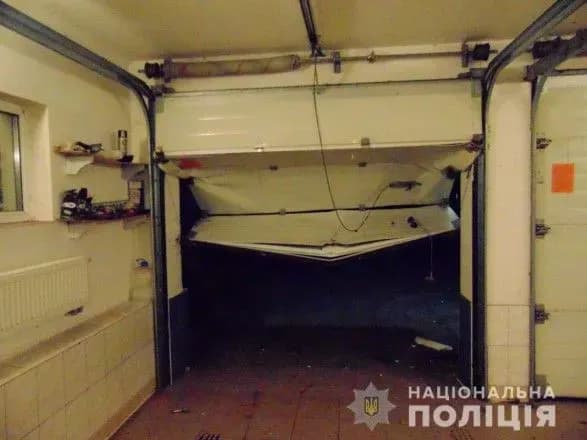 Подружжя пограбувало будинок депутата і вкрало його елітне авто