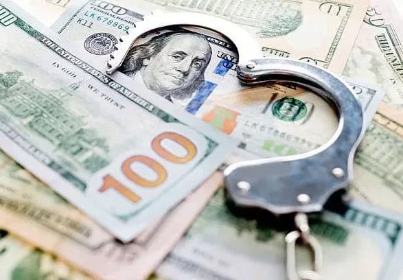 Підполковник податкової міліції погорів на хабарі 7 тисяч доларів