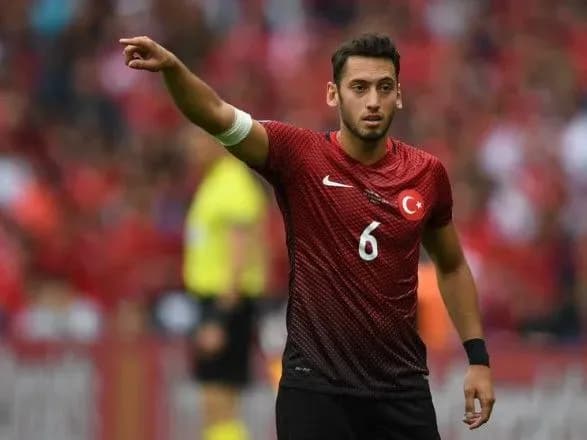 Двое основных футболистов сборной Турции пропустят матч с Украиной