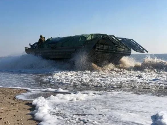 Артиллеристы провели учения по отражению противника с моря и воздуха
