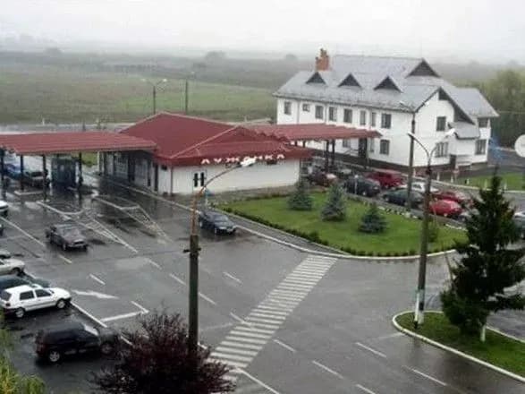 Українців попередили про призупинку пропуску на кордоні з Угорщиною