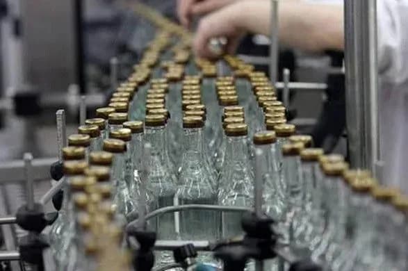Україна виробляє все менше легальної горілки - статистика