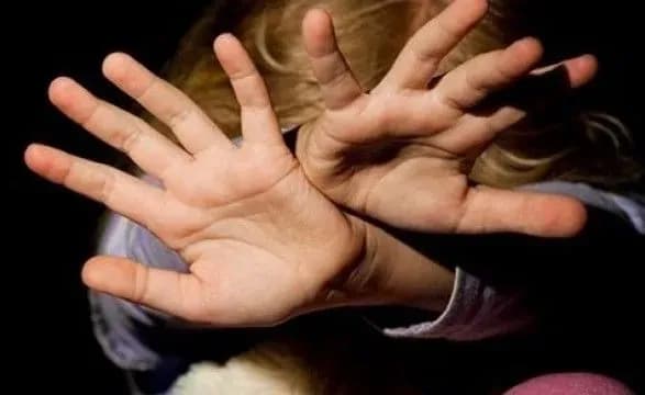 Чотирирічна дівчинка опинилася в лікарні після побиття матір'ю