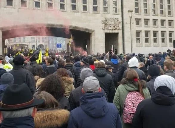 В Брюсселе полиция применила водометы и слезоточивый газ против демонстрантов