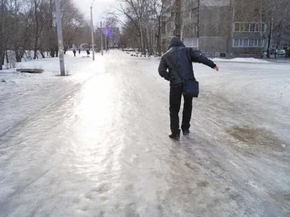 За вихідні у Києві травмувалися майже 200 чоловік через ожеледицю