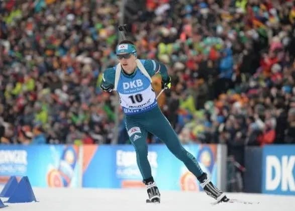 Трое украинцев заработали очки в стартовой гонке третьего этапа КМ по биатлону