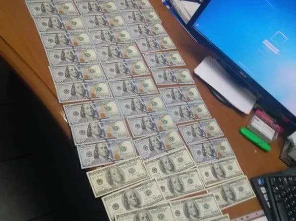 Керівницю банку викрили на вимаганні близько мільйона гривень