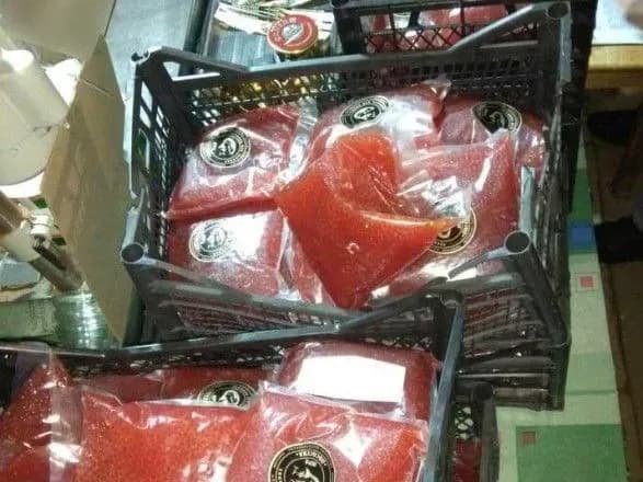 У Чернівцях підпільно виготовляли червону і чорну ікру