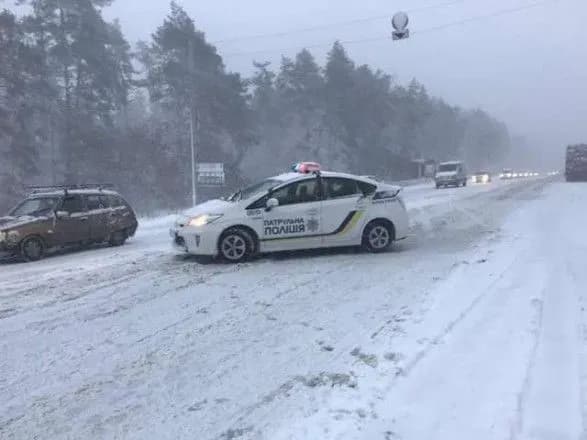 Через негоду на дорогах України чергуватиме понад 1,5 тис. поліцейських патрулів