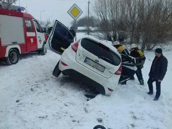 У ДТП на Львівщині загинула дитина, ще шестеро людей травмовані