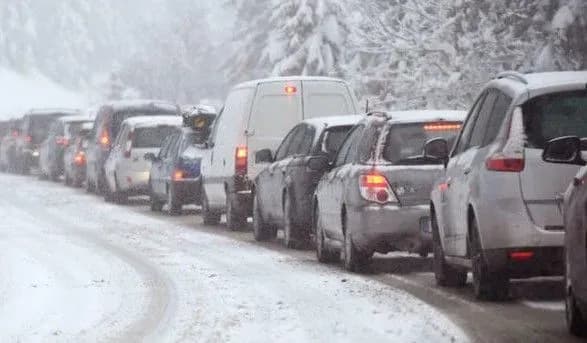 Дорожники надали список безпечних автостоянок під час негоди