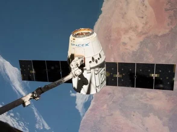 Космічний корабель Dragon вперше приводнився в Тихому океані вночі