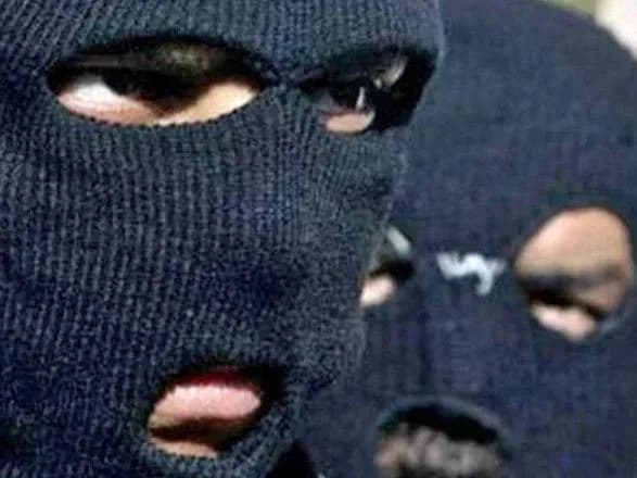 В Харкові двоє невідомих в масках скоїли напад на офіцера Нацполіції