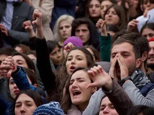 У Грузії 12-класники вийдуть на акцію за скасування іспитів