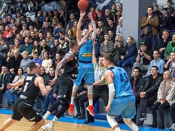 БК "Дніпро" відіграв 19 очок відставання і вирвав перемогу у чинних чемпіонів України