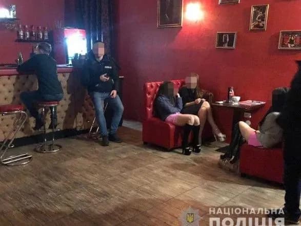У стрип-клубі в історичній місцевості Києва влаштували бордель