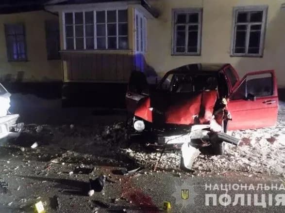 Пьяный водитель сбил двух человек и полицейского