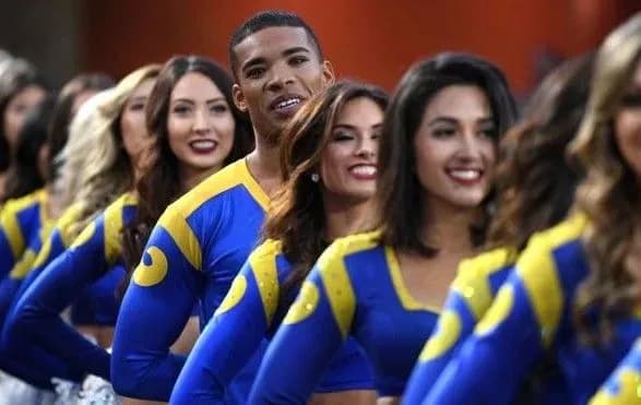 На Супербоулі-2019 вперше були чоловіки-чирлідери