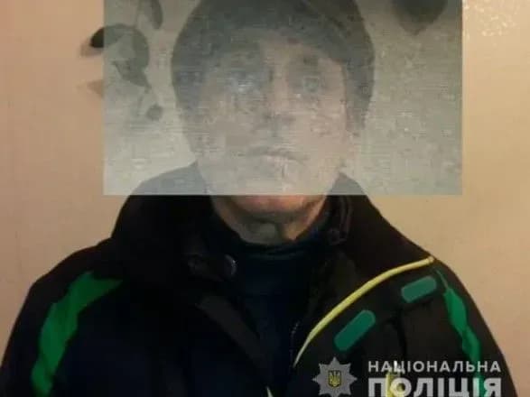 Шахрай обміняв пенсію дідуся на сувенірні долари