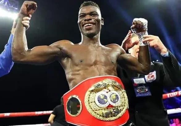 Суперник Ломаченка попросив перенесення бою