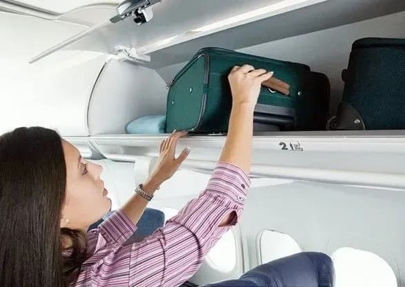 Українців закликають подорожувати у Брюссель з ручною поклажею