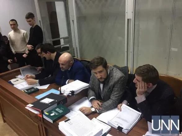 Cуд над Мангером взяв перерву до завтра