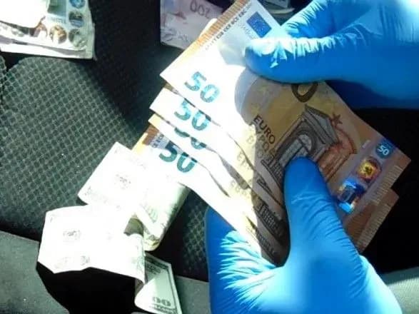 У Києві дві іноземки виманили у пенсіонерки близько 15 тисяч грн