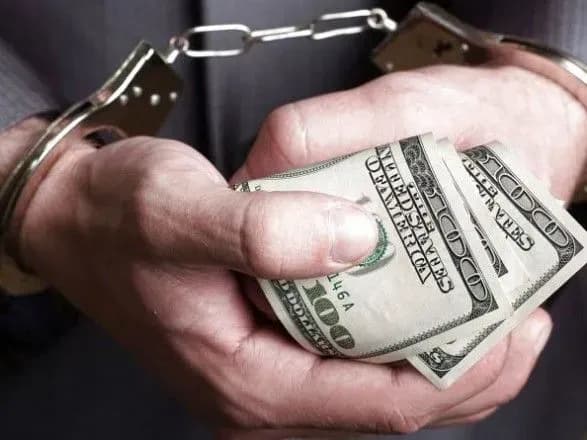 Украинцев за неделю ловили на взятках 12 раз