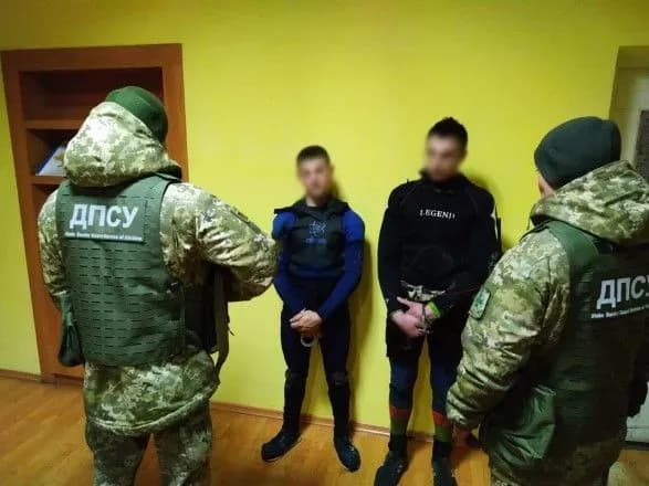 Пограничники задержали со стрельбой двух "водолазов"