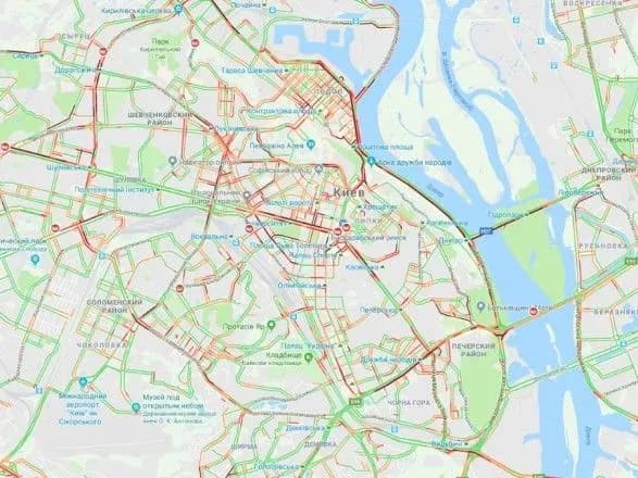 Вечірній Київ зупинився у заторах