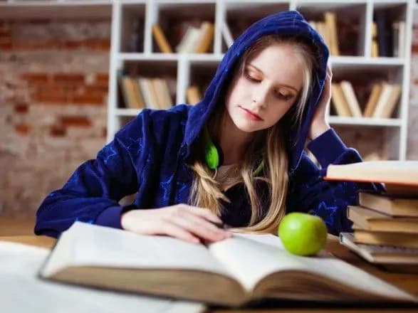 Українці закликають спростити програму ЗНО