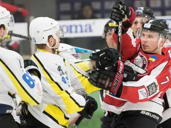 Розгромна перемога гарантувала "Донбасу" вихід в півфінал УХЛ